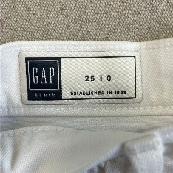 GAP White Frayed-Hem Denim Mini Skirt - Picture 2 of 8